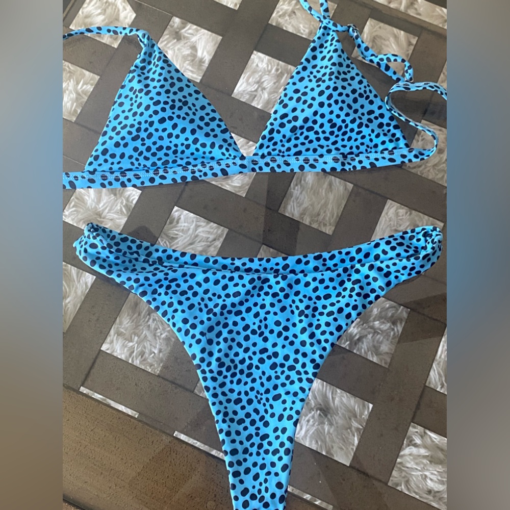 Blue bikini - Picture 2 of 4